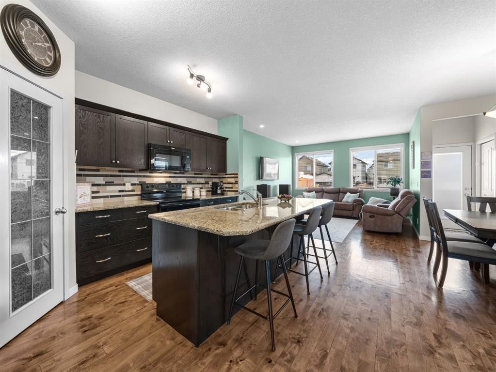 73 Cranberry Avenue SE, Calgary — photo 2 of 40