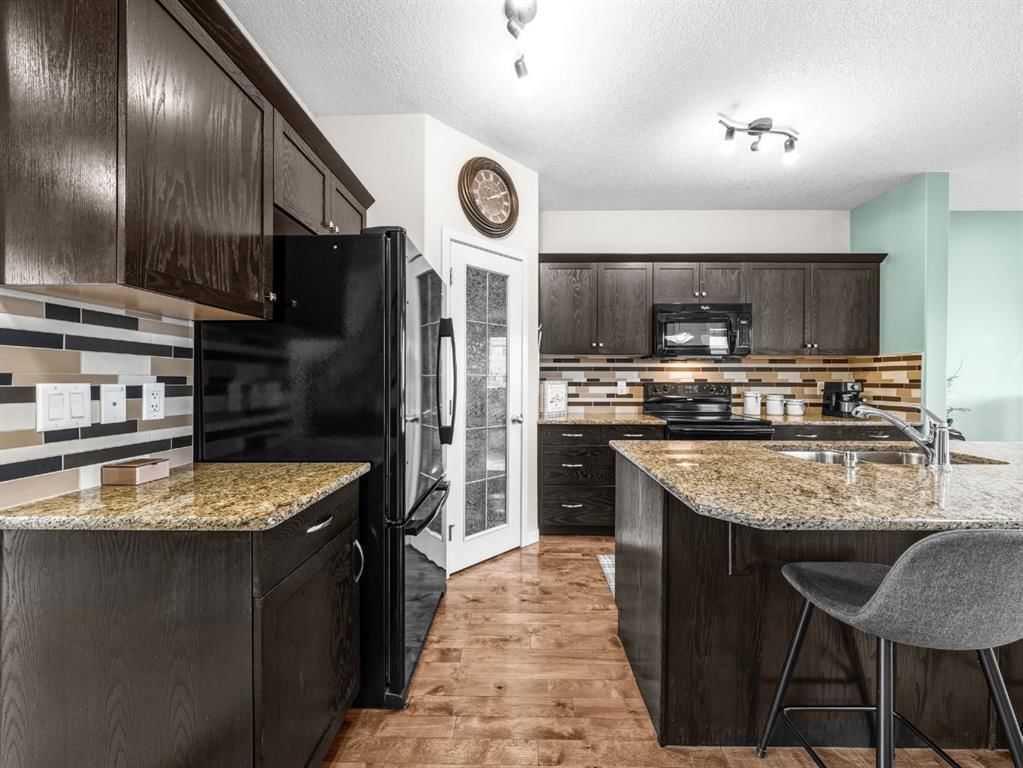73 Cranberry Avenue SE, Calgary — photo 3 of 40