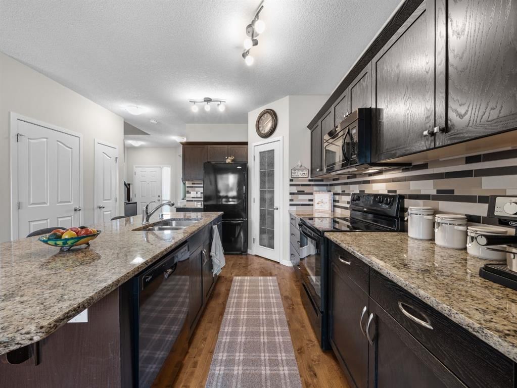73 Cranberry Avenue SE, Calgary — photo 4 of 40