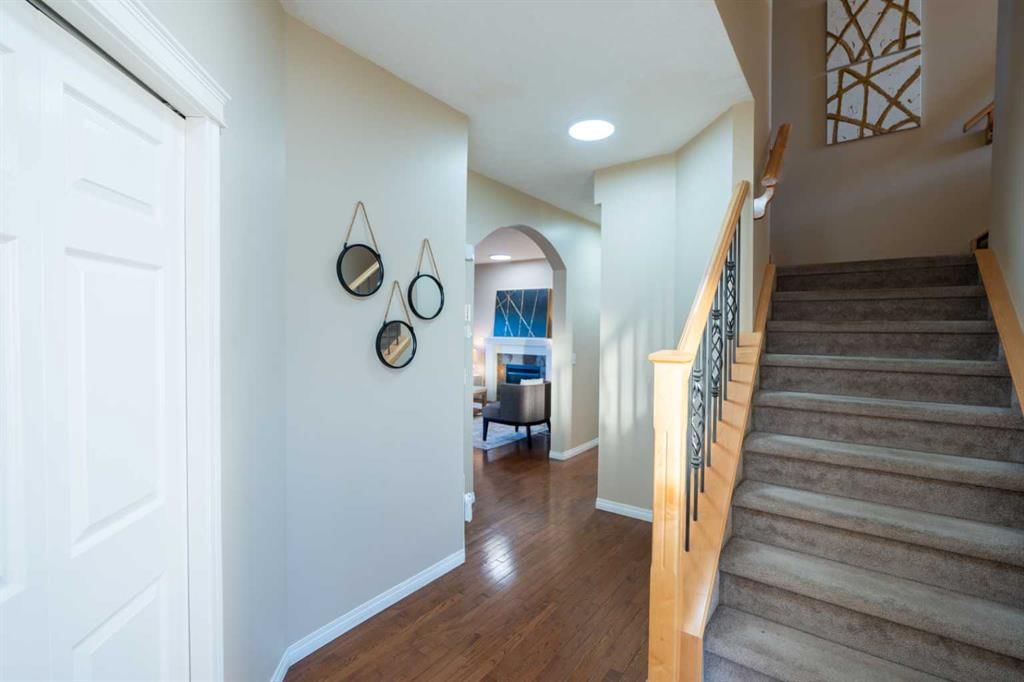 306 Rockyspring Circle NW, Calgary — photo 5 of 45