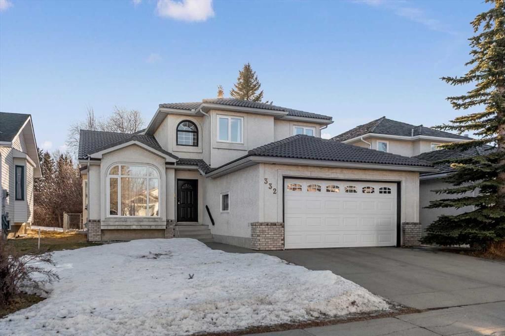 332 Hawkstone Close NW, Calgary — photo 2 of 37