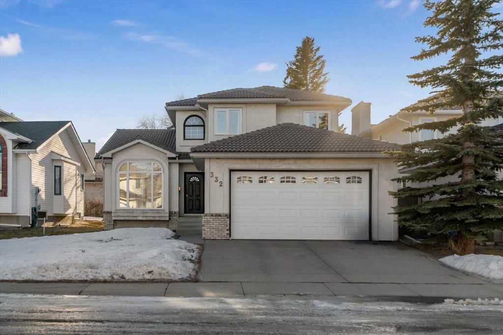 332 Hawkstone Close NW, Calgary — photo 3 of 37