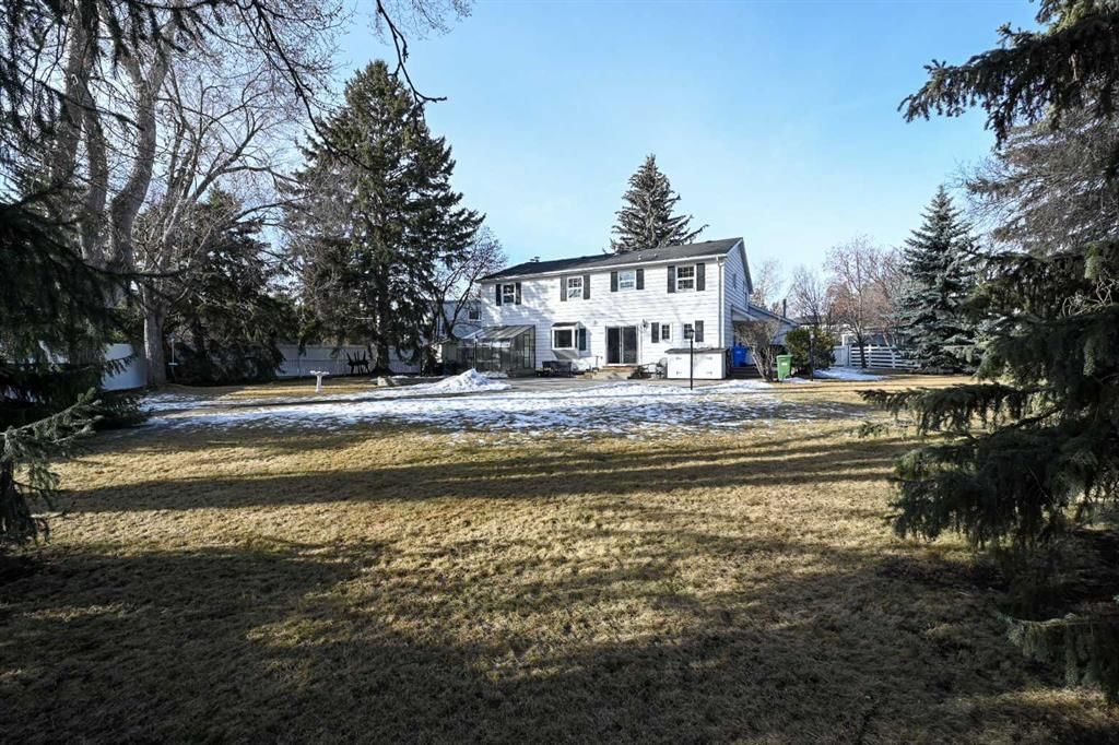 1111 Beverley Boulevard SW, Calgary — main listing photo