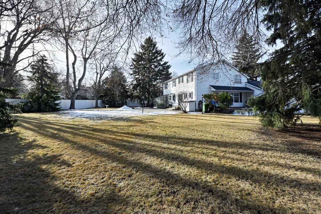 1111 Beverley Boulevard SW, Calgary — photo 2 of 49