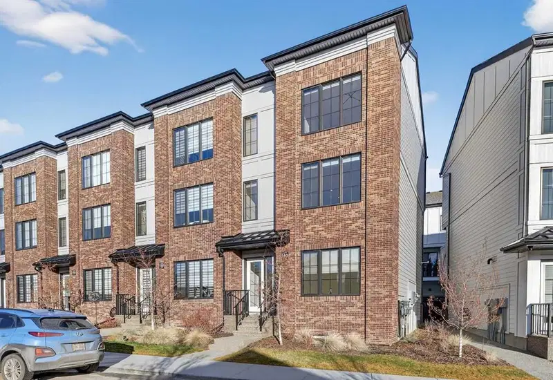 140 Discovery Drive SW, Calgary — main listing photo