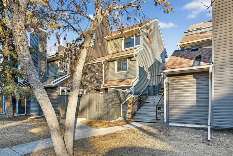 211, 25 Glamis Green SW, Calgary — photo 2 of 32