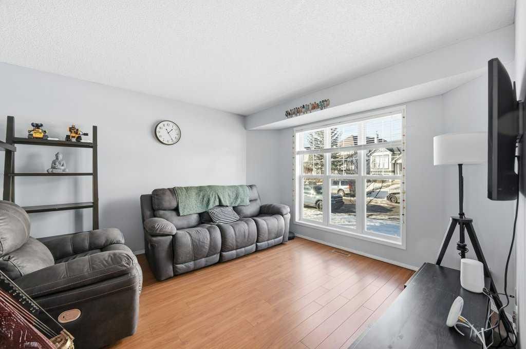 1009 Country Hills Circle NW, Calgary — photo 4 of 44