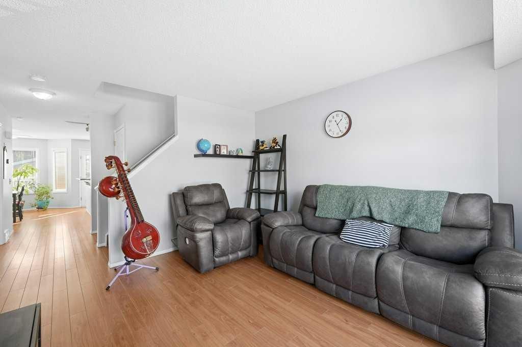 1009 Country Hills Circle NW, Calgary — photo 5 of 44