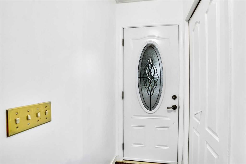 48 Templeridge Crescent NE, Calgary — photo 4 of 50