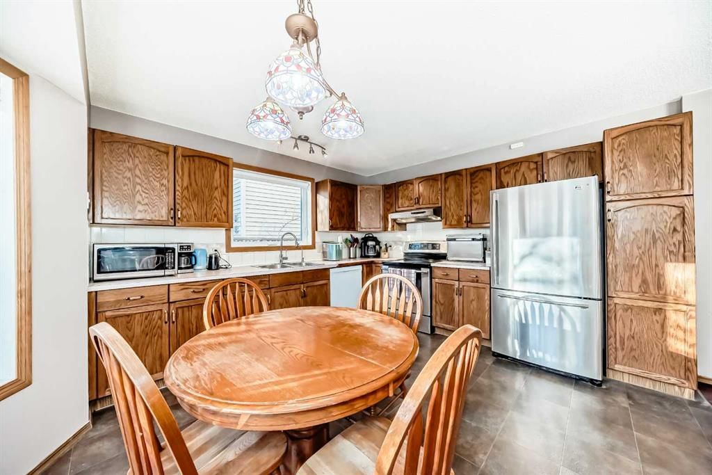 78 Sandringham Way NW, Calgary — photo 3 of 49