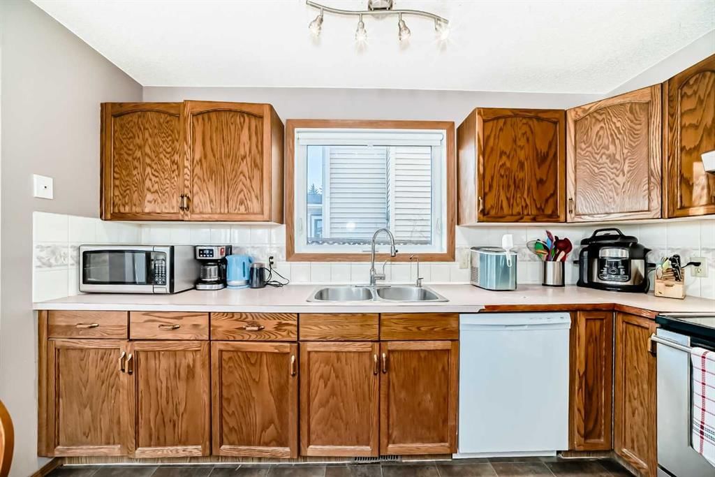 78 Sandringham Way NW, Calgary — photo 4 of 49