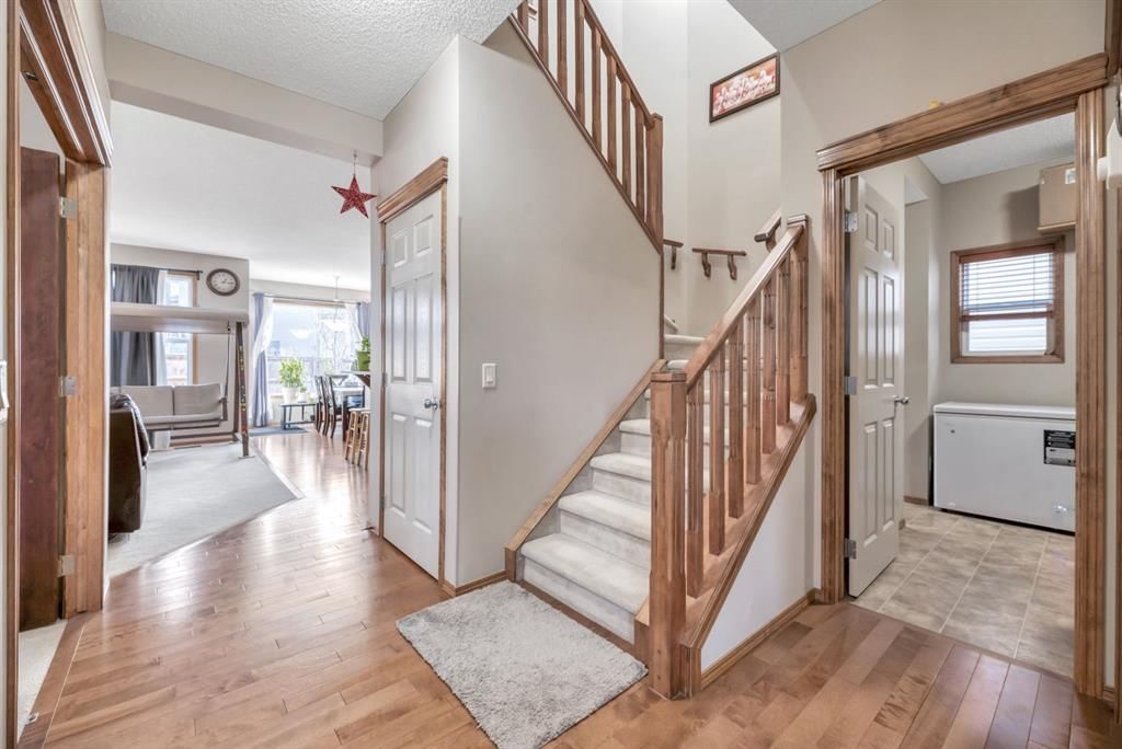 98 Pantego Road NW, Calgary — photo 3 of 47