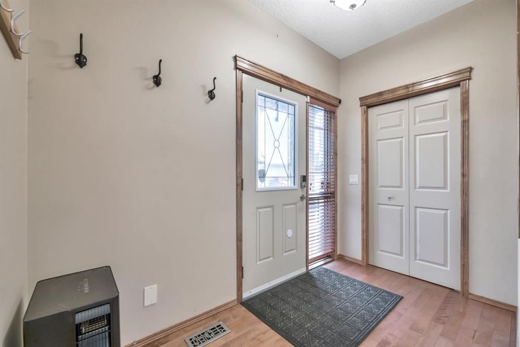 98 Pantego Road NW, Calgary — photo 4 of 47