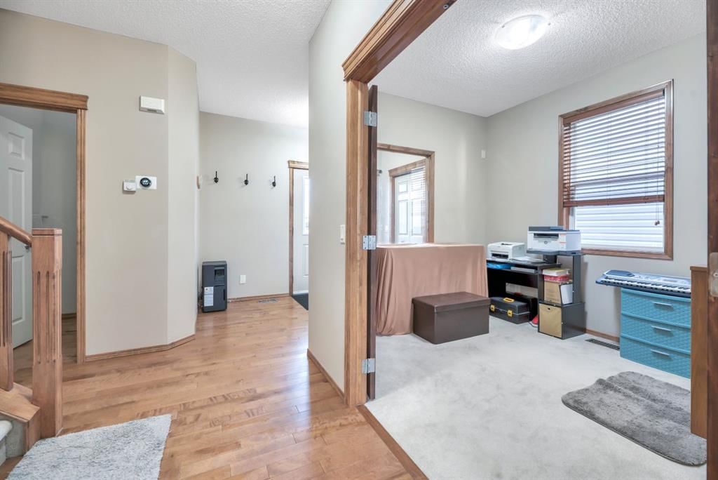 98 Pantego Road NW, Calgary — photo 5 of 47