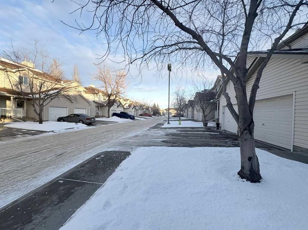 136 Douglas Glen Park SE, Calgary — photo 3 of 29