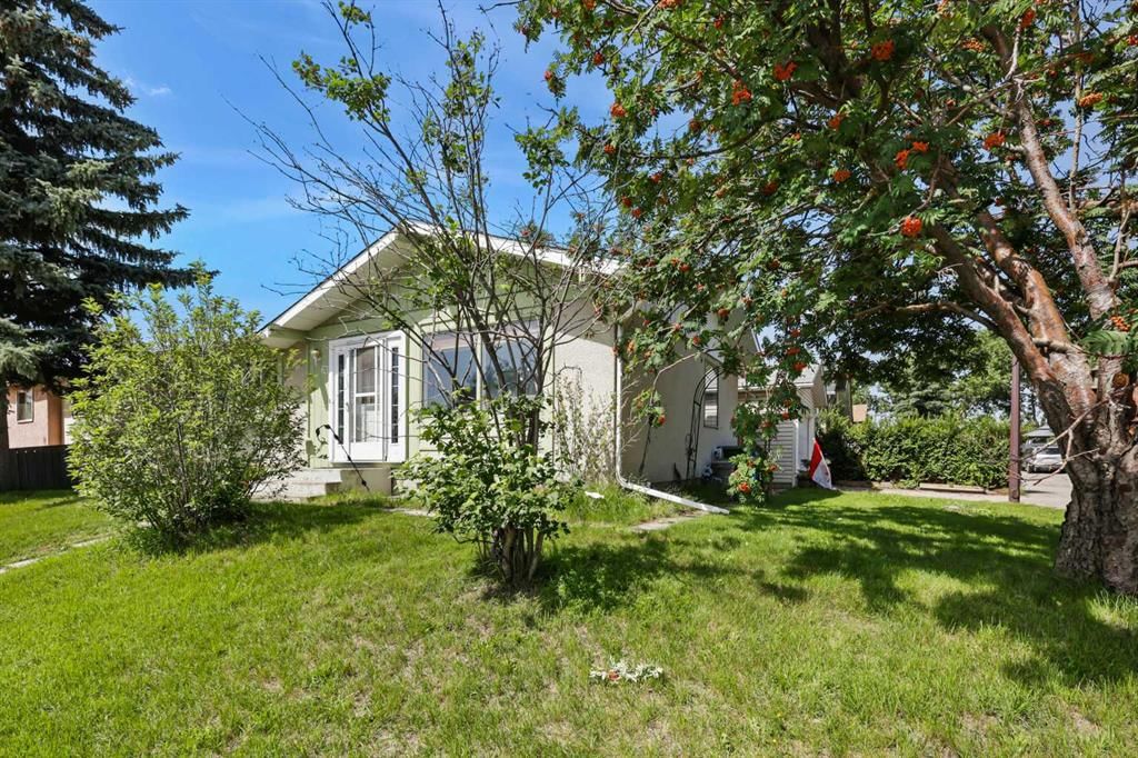 63 Olympia Crescent SE, Calgary — photo 3 of 44