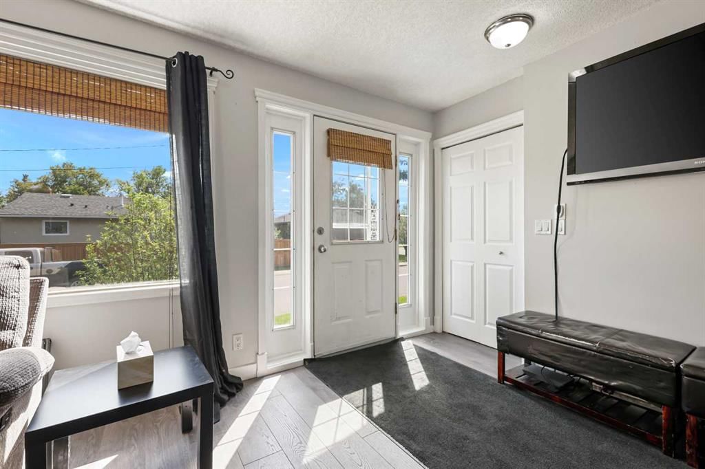 63 Olympia Crescent SE, Calgary — photo 5 of 44