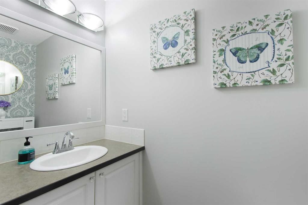 206 Mt Aberdeen Manor SE, Calgary — photo 4 of 35