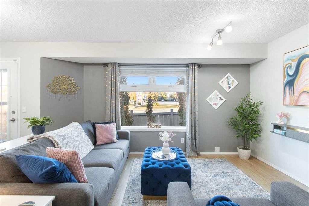 206 Mt Aberdeen Manor SE, Calgary — photo 5 of 35