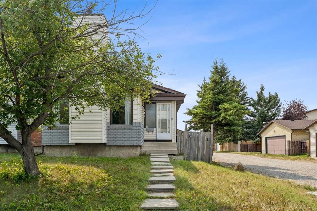 212 Whitman Place NE, Calgary — photo 2 of 30