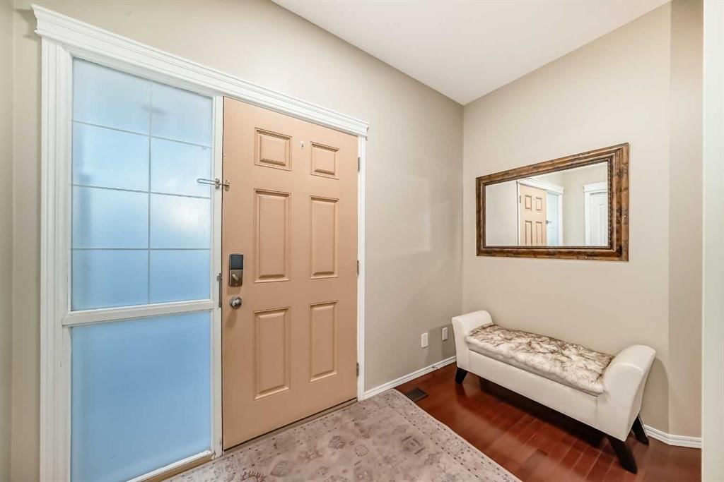 719 Panamount Boulevard NW, Calgary — photo 3 of 37