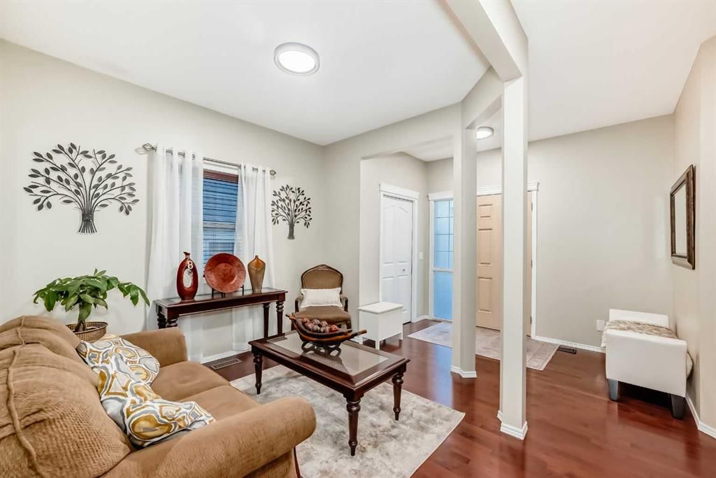 719 Panamount Boulevard NW, Calgary — photo 4 of 37