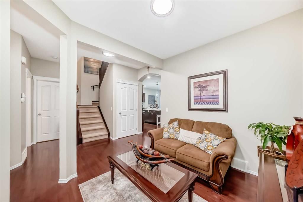 719 Panamount Boulevard NW, Calgary — photo 5 of 37
