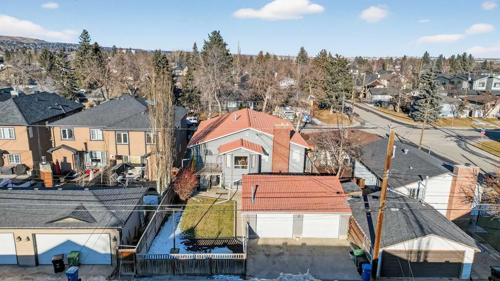 455 24 Avenue NE, Calgary — photo 3 of 50
