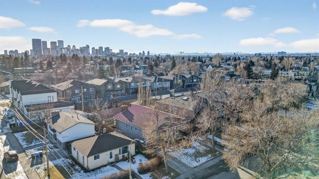 455 24 Avenue NE, Calgary — photo 4 of 50