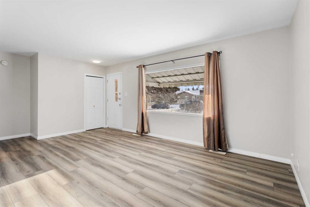 4612 Fortune Road SE, Calgary — photo 4 of 40