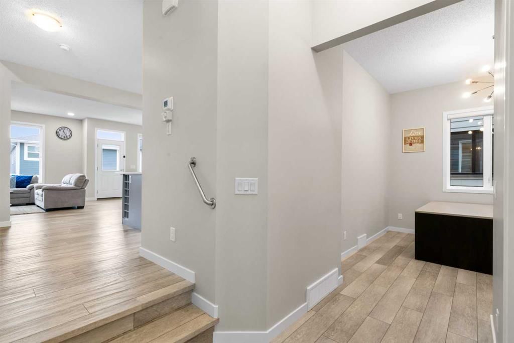 29 Magnolia Manor SE, Calgary — photo 3 of 41