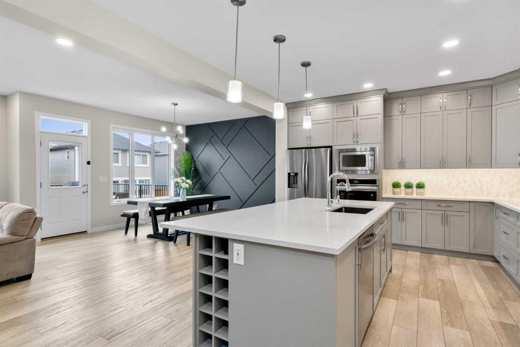 29 Magnolia Manor SE, Calgary — photo 5 of 41
