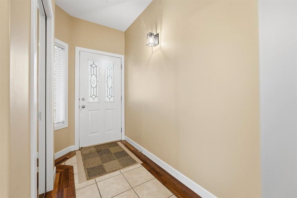 33 Prominence Park SW, Calgary — photo 3 of 41