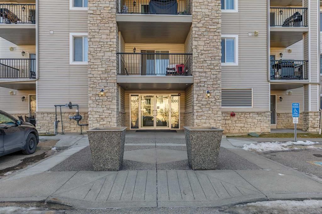 1122, 2371 Eversyde Avenue SW, Calgary — photo 2 of 37