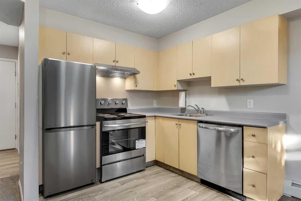1122, 2371 Eversyde Avenue SW, Calgary — photo 4 of 37