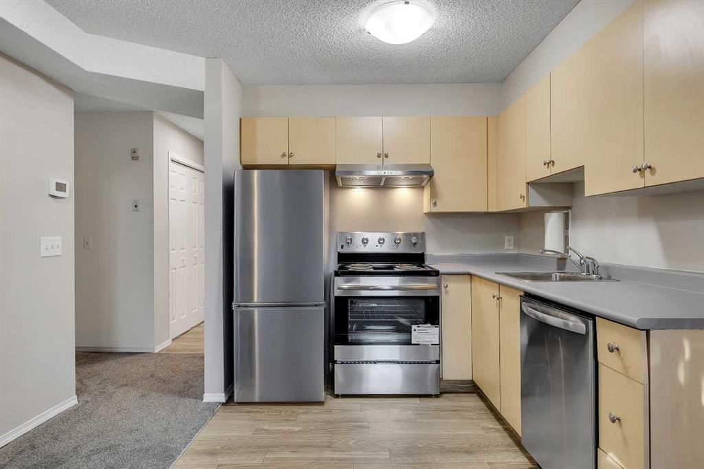 1122, 2371 Eversyde Avenue SW, Calgary — photo 5 of 37