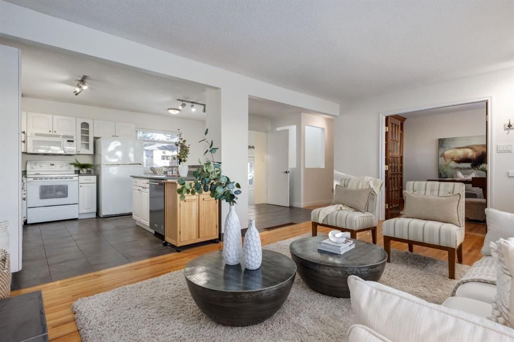 4011 25 Avenue SW, Calgary — photo 5 of 40