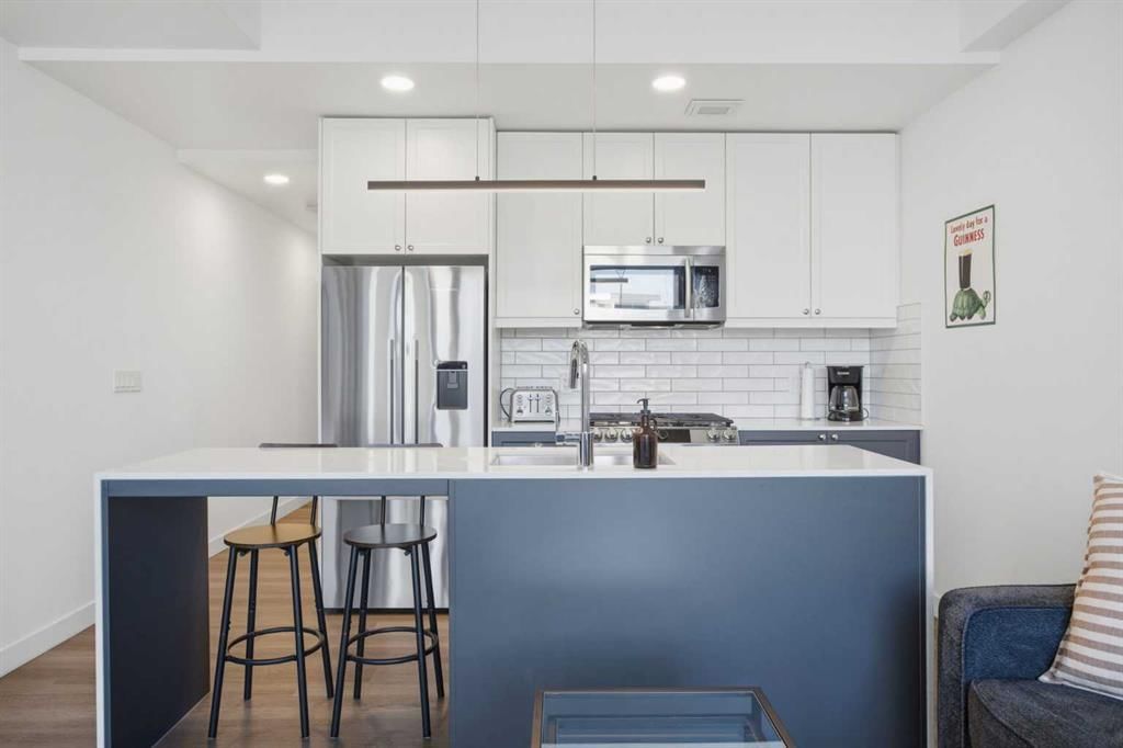 319 9A Street NW, Calgary — photo 4 of 21