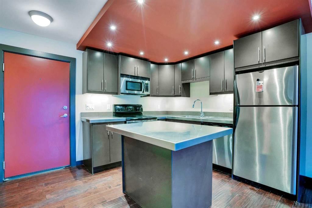 211, 1301 17 Avenue NW, Calgary — photo 3 of 14