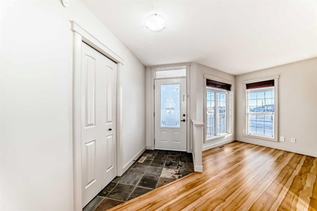 1156 Sherwood Boulevard NW, Calgary — photo 3 of 50