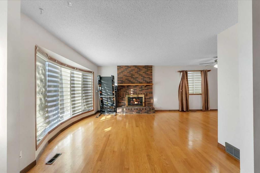 20 Templehill Crescent, Calgary — photo 2 of 26