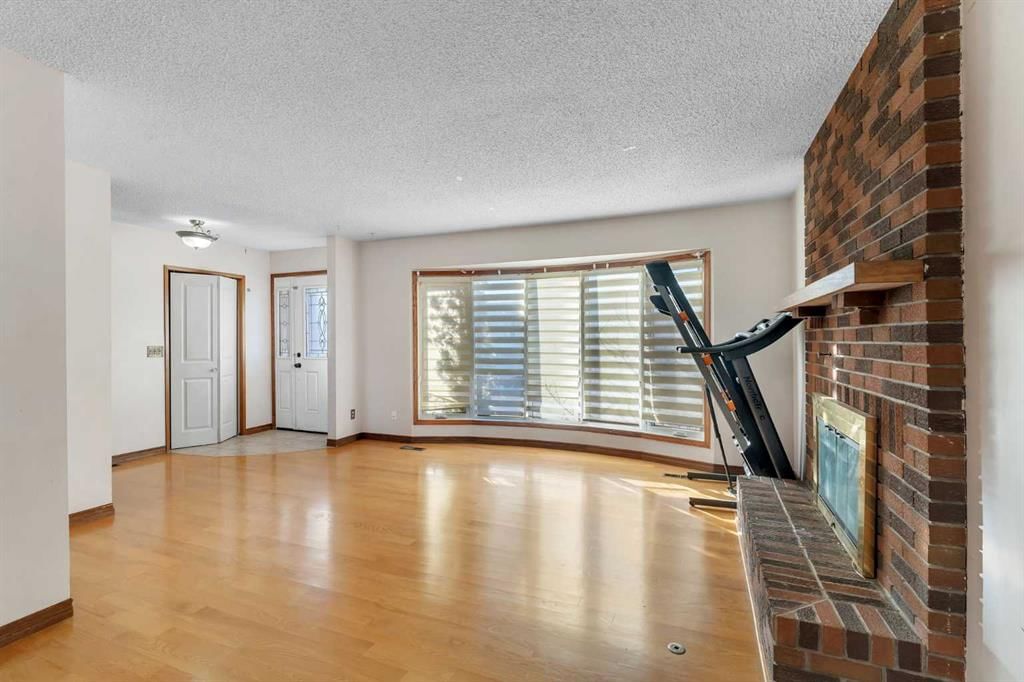 20 Templehill Crescent, Calgary — photo 3 of 26