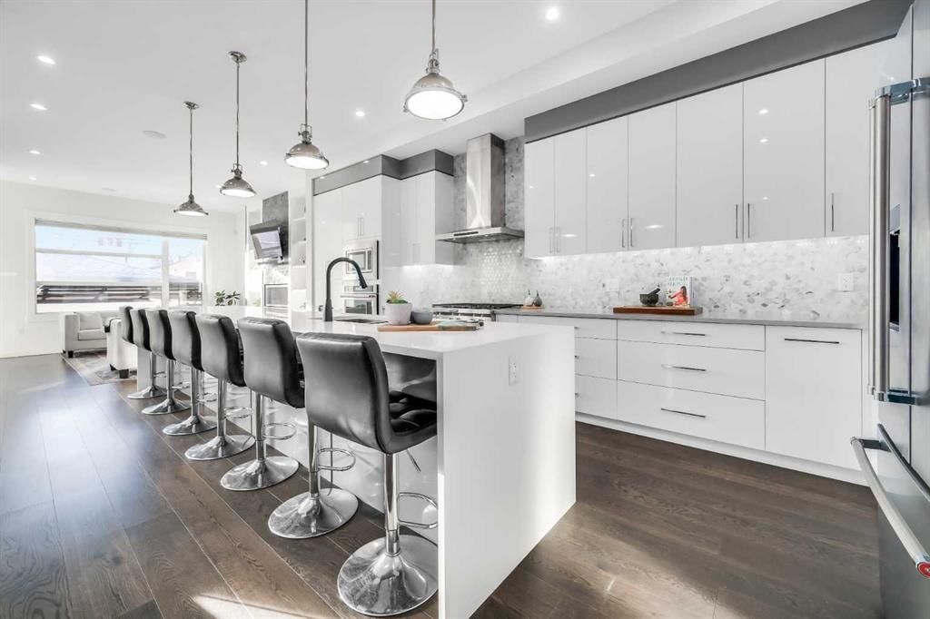2415 25 Avenue NW, Calgary — photo 2 of 40
