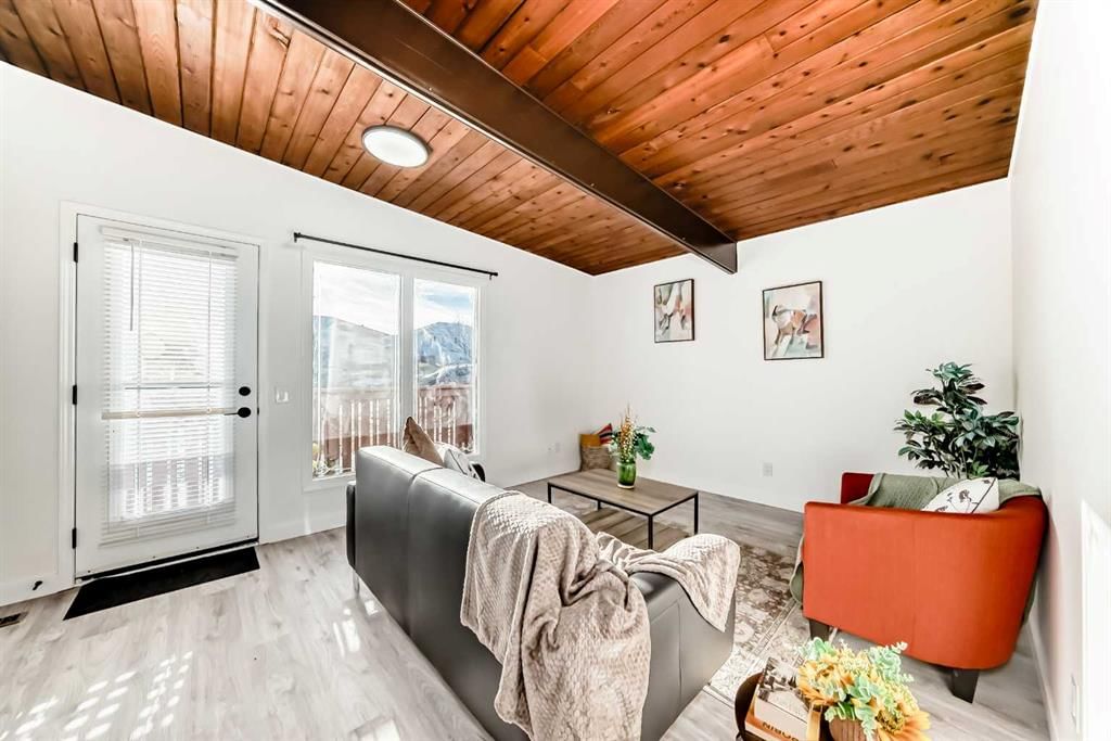 6508 34 Avenue NW, Calgary — photo 4 of 50