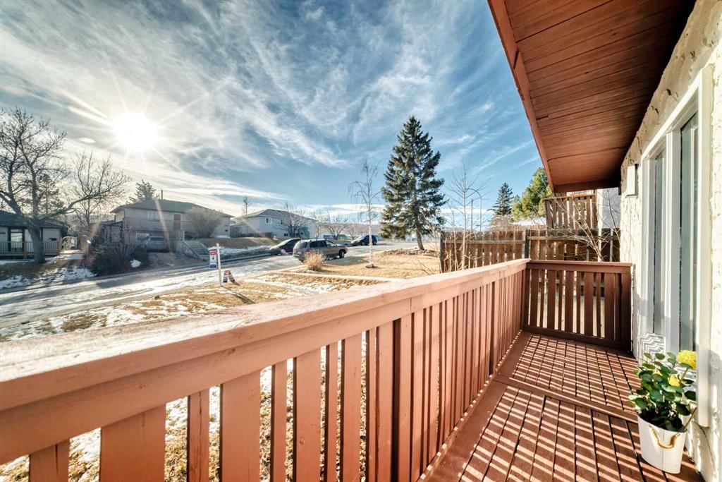 6508 34 Avenue NW, Calgary — photo 5 of 50