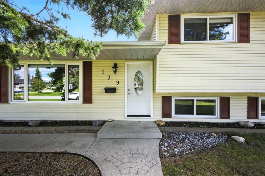 139 Huntford Green NE, Calgary — photo 2 of 37
