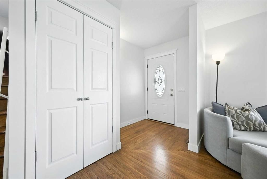 139 Huntford Green NE, Calgary — photo 3 of 37