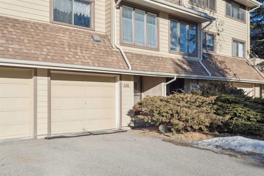 308 Woodvale Crescent SW, Calgary — photo 3 of 37
