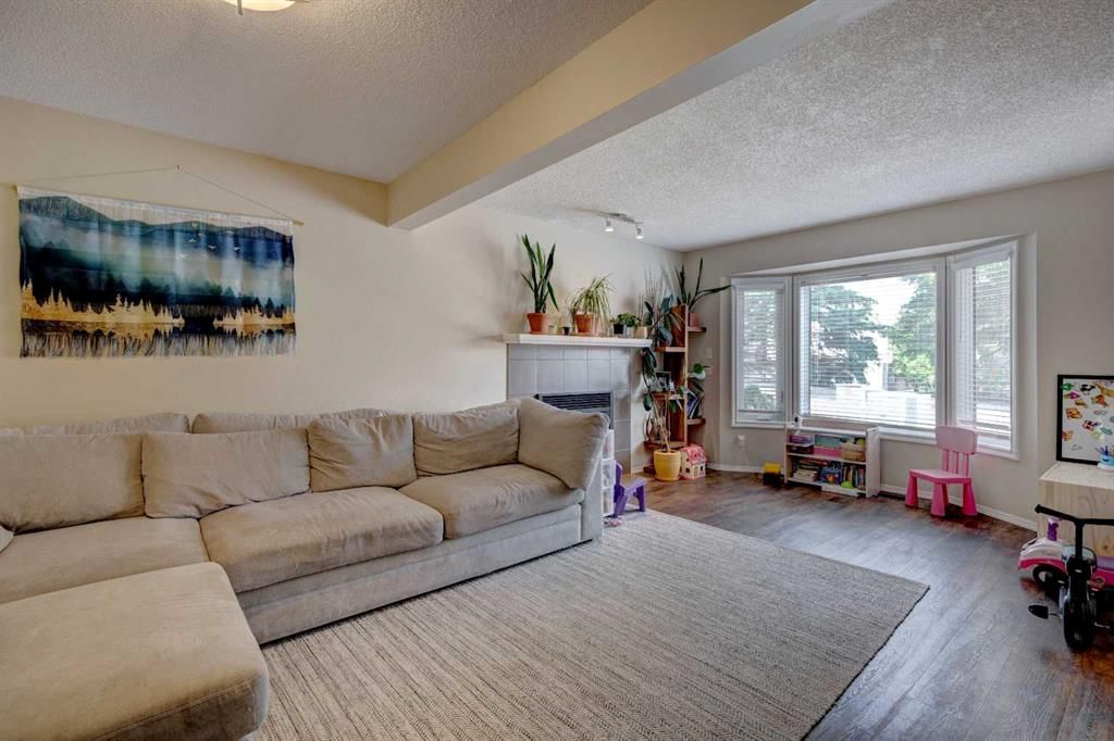 211 Christie Park Mews SW, Calgary — photo 3 of 29