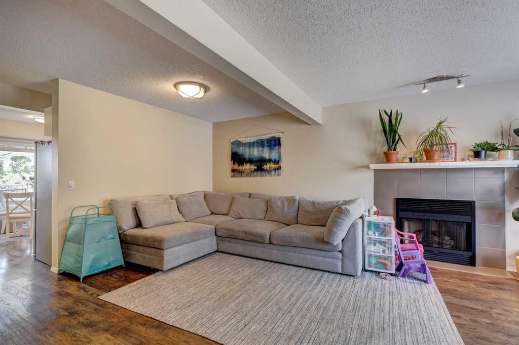 211 Christie Park Mews SW, Calgary — photo 5 of 29